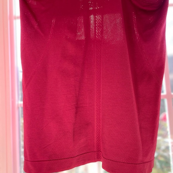 Lululemon ‘Swiftly Tech’ Racerback Tank: Deep Plum Size 10 - Picture 5 of 6